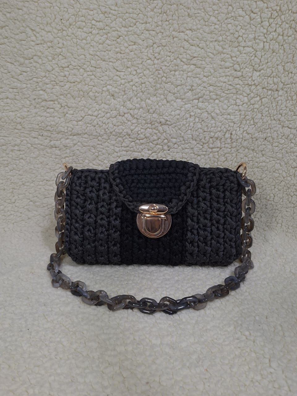 Bolsa Preta com alça de corrente